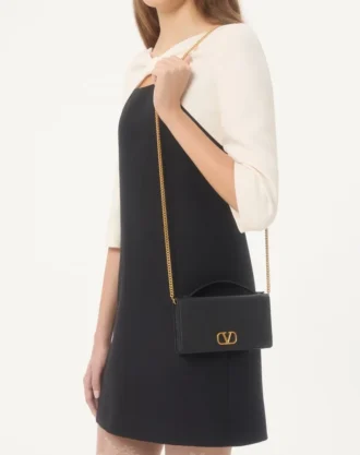 Cartera VLogo Signature de piel de becerro granulada con cadena