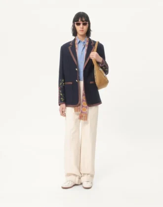 Chaqueta de lino de botonadura sencilla con bordados de abalorios y parches