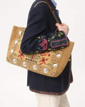 Chaqueta de lino de botonadura sencilla con bordados de abalorios y parches