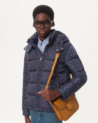 Chaqueta de nylon con capucha y estampado Cherryfic