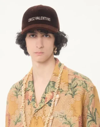 Gorra de béisbol de terciopelo con bordado de Chez Valentino