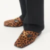 Mocasines Babouche de piel de becerro con estampado Fauve Eclat de Valentino Garavani