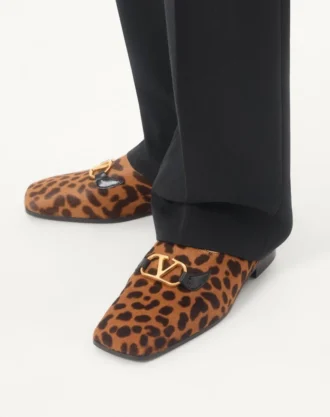 Mocasines Babouche de piel de becerro con estampado Fauve Eclat de Valentino Garavani