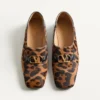 Mocasines Babouche de piel de becerro con estampado Fauve Eclat de Valentino Garavani