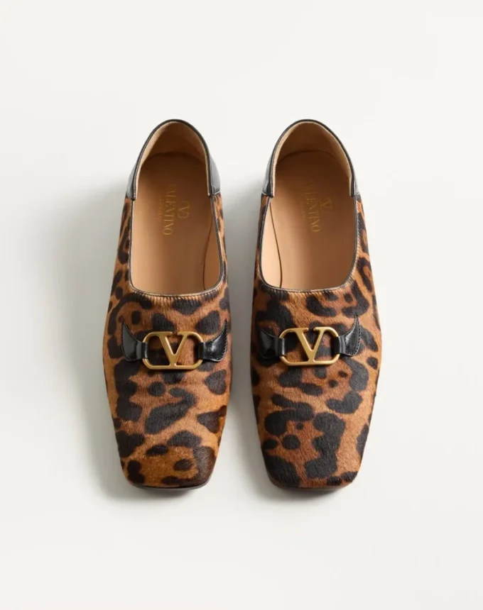 Mocasines Babouche de piel de becerro con estampado Fauve Eclat de Valentino Garavani