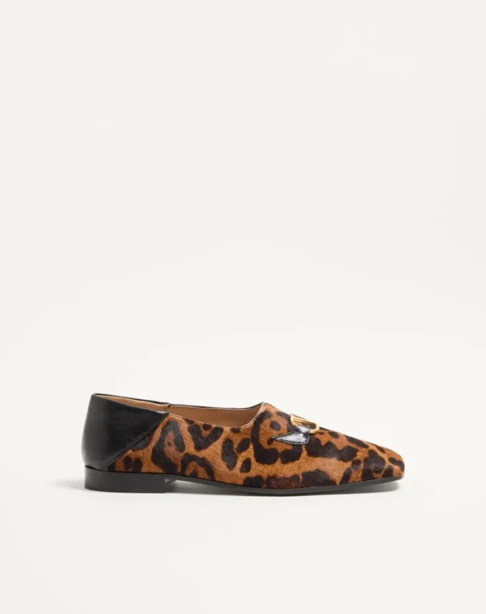 Mocasines Babouche de piel de becerro con estampado Fauve Eclat de Valentino Garavani