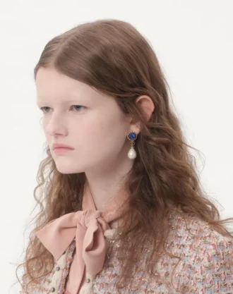 Pendientes Vlogo Signature en metal, esmalte, perlas y cristales