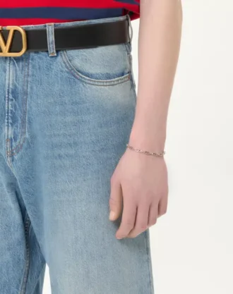Pulsera de metal con el logotipo VLogo