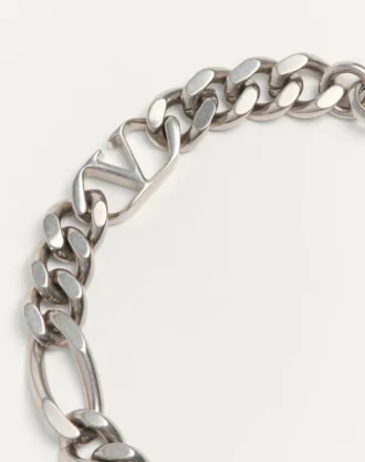Pulsera de metal con el logotipo VLogo